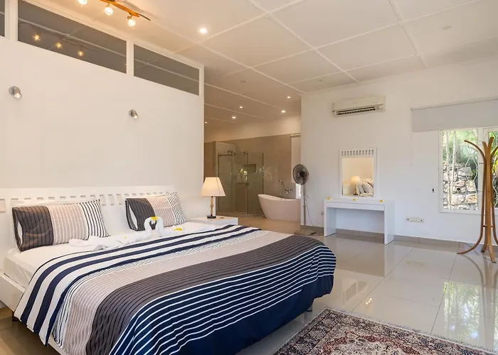 2 Bed - Sleeps 4 - Pets - Pool - Garden * Beau Vallon (Mahe)