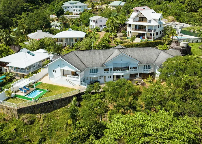 Villa 2 Bed - Sleeps 4 - Pets - Pool - Garden