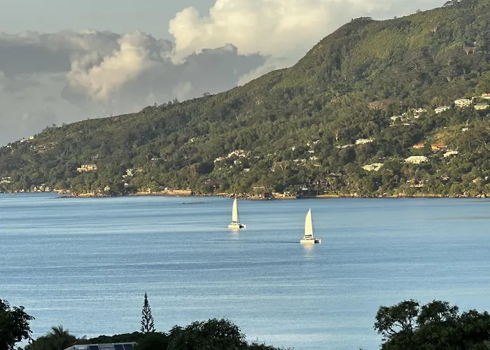 2 Bed - Sleeps 4 - Pets - Pool - Garden Villa Beau Vallon (Mahe)