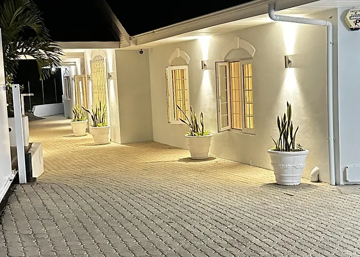 2 Bed - Sleeps 4 - Pets - Pool - Garden *