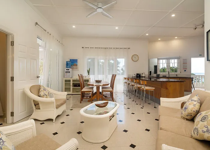 Villa 2 Bed - Sleeps 4 - Pets - Pool - Garden *