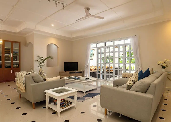 2 Bed - Sleeps 4 - Pets - Pool - Garden Villa Beau Vallon (Mahe)